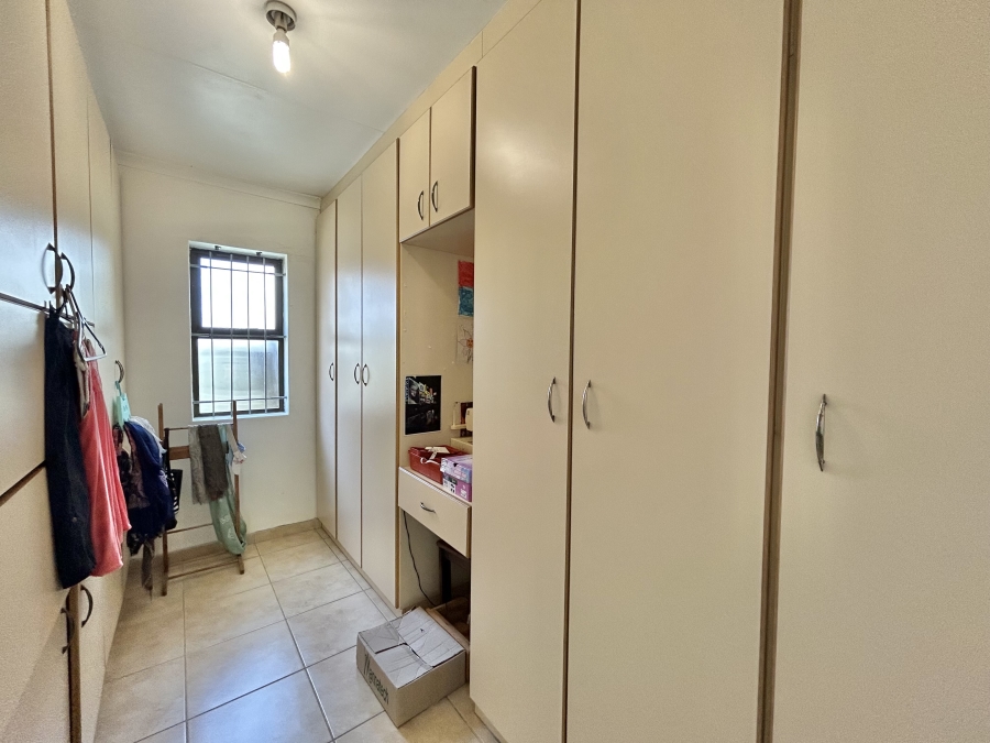 6 Bedroom Property for Sale in Wavecrest Eastern Cape